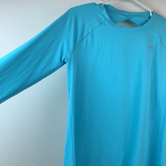 Under Armour open back heat gear, Tiffany blue yoga, running, athletic top EUC - Picture 3 of 5